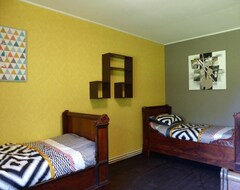 Koko talo/asunto Gite Ygrande, 3 Bedrooms, 6 Persons (Ygrande, Ranska)