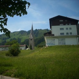 Hotels in Lech am Arlberg - Top Angebote & günstige Hotels ...