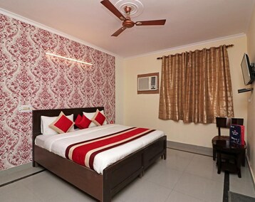 Hotel OYO 12722 B K House (Noida, Indien)