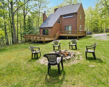 Hotel Artic Retreat Is One Tranquil Oasis! Embrace The Wild And Restless Energy Of This Wooded Retreat! (Swanton, USA)