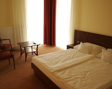 Hotel Falukozpont (Monor, Hungría)