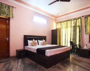 Hotel OYO 4891 Palm House (Chandigarh, India)