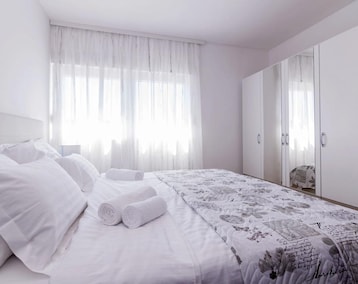 Hotel Luxury Accommodation White Residence (Sukošan, Kroatien)