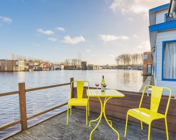 Hotel Houseboat Studio With Canalview And Free Bikes (Ámsterdam, Holanda)