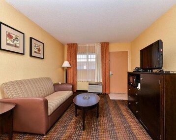 Hotel Comfort Inn And Suites (Tinton Falls, USA)