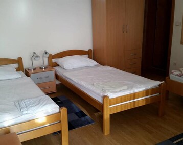 Hotel Prenociste Dzinic (Županja, Croacia)