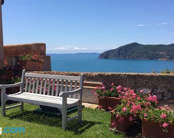 Koko talo/asunto La Casa Del Faro (Monte Argentario, Italia)