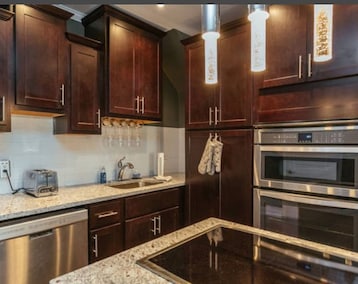 Koko talo/asunto The Dickens Place! Beautiful 2bed Trendy, In The Heart Of Chicago Logan Square. (Chicago, Amerikan Yhdysvallat)