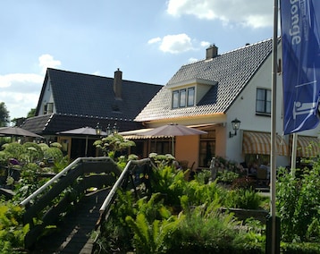 De Dames Van De Jonge Hotel Restaurant (Giethoorn, Holland)