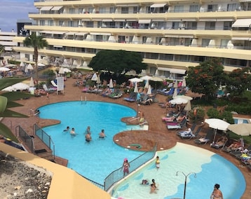 Hotel Apartment, Huge Balcony, Sun Beds, Patio Furniture, Sea And Mountain Views (Costa Adeje, Spanien)