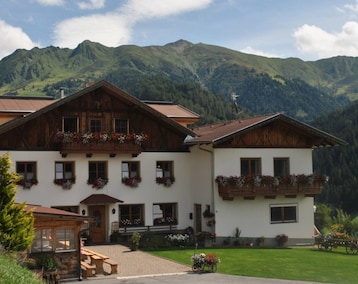 Hotel Alpengasthof Eppensteiner (Navis, Austria)