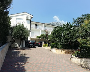 Hotel Apartments Trutina-Simunovic (Gradac, Croacia)