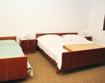 Hotel Triple Room Vodice 4228B (Vodice, Croacia)
