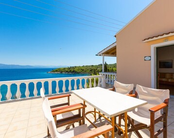 Casa/apartamento entero Dolphin Studio - Apartment With Wifi, A/c, Close To Beach, Bbq & Pool. (Gaios, Grecia)
