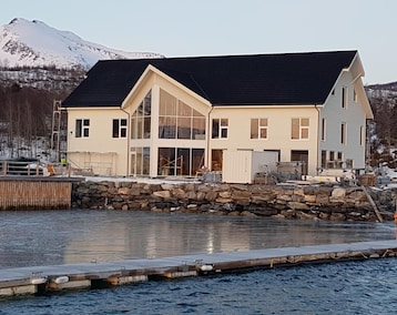 Senja Fjordhotell and Apartments (Tranøy, Noruega)