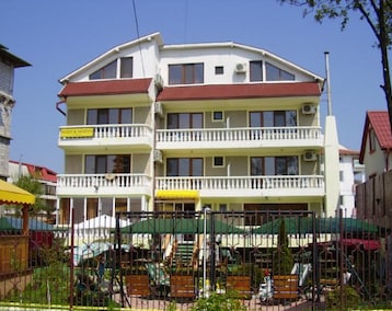 Hotelli Hotel Roxy & Maryo- Restaurant -Terasa- Loc de joaca pentru copii -Parcare gratuita (Eforie Nord, Romania)