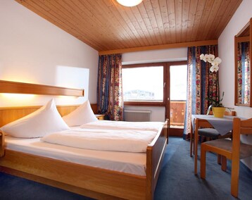 Hotel Taxacher (Kirchberg, Austria)