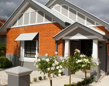Hotelli William Cottages - long & short term stays, 100m to centre of town (Bathurst, Australia)