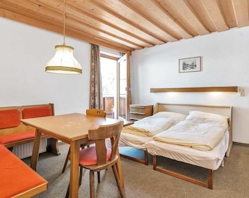 Bed & Breakfast Chalethotel Haus Elfie (St. Anton am Arlberg, Austria)