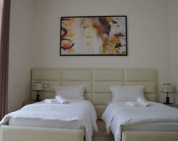 Hotel Living (Tirana, Albania)