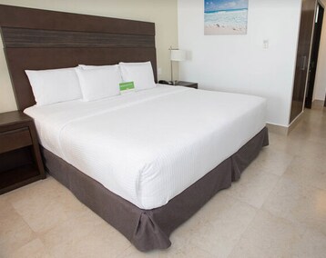 Hotel Las Quinta Inn & Suites (Cancún, Mexico)