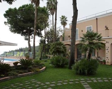 Hotelli Villa Etelka (Valverde, Italia)