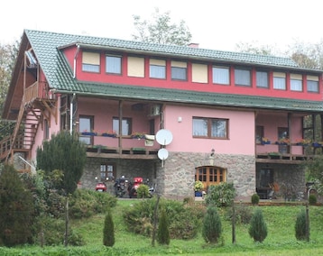 Hotel Gadányi Vendégház És Lovarda (Komló, Ungarn)