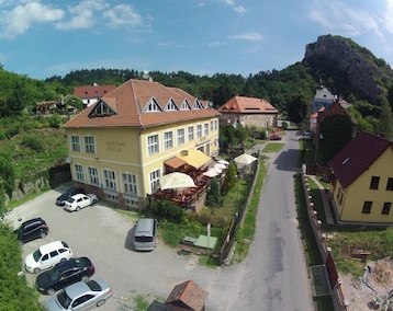 Hotelli Obecná Škola (Svatý Jan pod Skalou, Tsekin tasavalta)