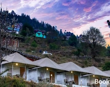 Bed & Breakfast Dawn N Dusk Glamping Tents With Quintessential Valley View (Chail, India)