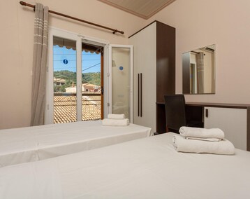 Hotel Fay Apartment: Walk To Beach, Sea Views, A/c, Wifi, Car Not Required (Acharavi, Grækenland)