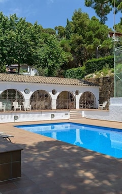 Hotel Private Beach, Huge Pool With Tennis Court (Tossa de Mar, España)