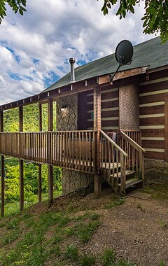 Hotelli Private Smoky Mtn Log Cabin With Great Mountain View! Hot Tub! Pool Table, Wifi (Sevierville, Amerikan Yhdysvallat)