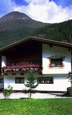 Hotel Garni Jaqueline (Sölden, Austria)