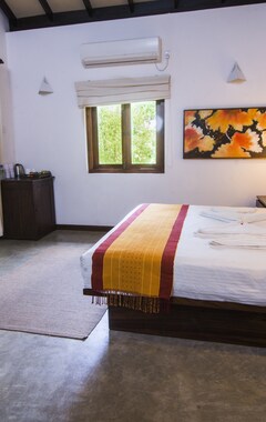 Hotel Roman Lake Ayurveda Resort (Balapitiya, Sri Lanka)