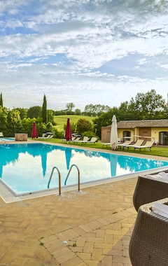 Hotelli Kaunis talo pieni loma puistossa suuri uima-allas lähellä Pisaa (Capannoli, Italia)