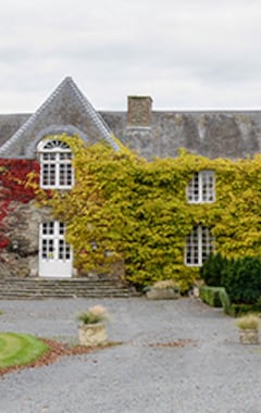 Pensión Le Chateau de la Roque-Logis Hotels (Hébécrevon, Francia)