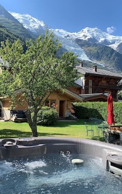 Hotel Chalet Avec Jacuzzi Vue Sur Le Massif Du Mont Blanc. Proche De Chamonix Centre (Chamonix-Mont-Blanc, Frankrig)