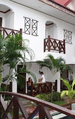 Hotel Nirvana Beach Resort (Yapak, Filipinas)