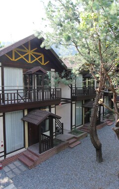 Lomakeskus Pei Kong Creek Resort (Nantou City, Taiwan)
