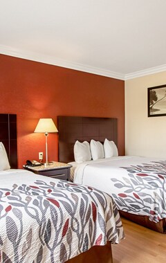 Hotel Red Roof Inn & Suites Monterey (Monterey, USA)