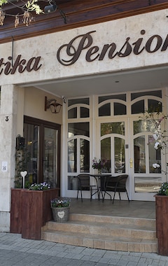 Hotel Guest House Romantika Panzio (Gyula, Hungría)