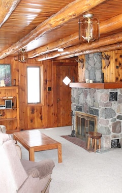 Entire House / Apartment Knotty Pine Retreat On 200 Acre All Sports Jewell Lake W/ Row Boat & Paddle Boat (Barton City, USA)