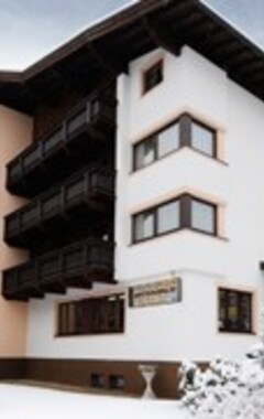 Quality Hosts Arlberg Hotel Garni Mossmer (St. Anton am Arlberg, Austria)