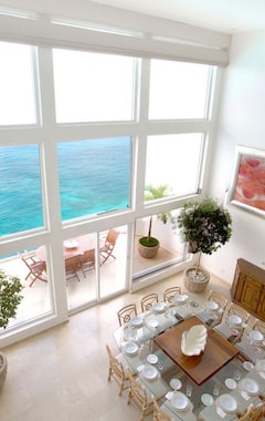 Beautiful Oceanfront 3-Level Penthouse With Hotel Services And Private Terraces (Cozumel, México)