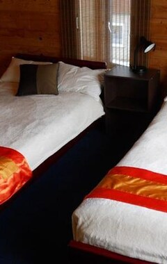 Bed & Breakfast Hooting Owl Lodge (Niseko, Japan)