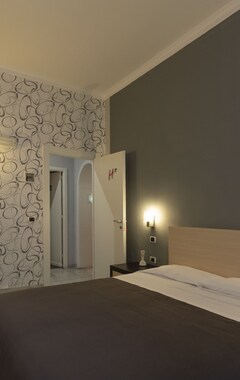Hotel H Rooms (Nápoles, Italia)