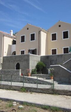 Koko talo/asunto Apartments Dolac (Nerezine, Kroatia)
