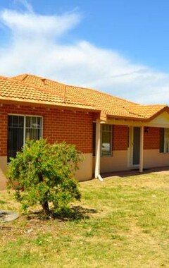 Koko talo/asunto Cannington Home Accommodation House 1 (4 Bedrooms & 2 Bathrooms) - - (Perth, Australia)
