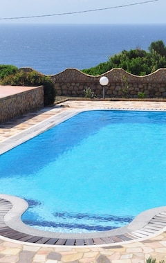 Koko talo/asunto Panoramic villa with pool, beachfront (Arbus, Italia)