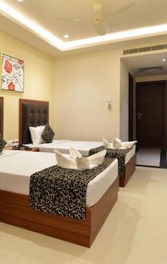 Hotel Hyderabad Grand (Hyderabad, India)